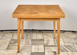Table à manger extensible en chêne par Jitona, années 1960, Tchécoslovaquie