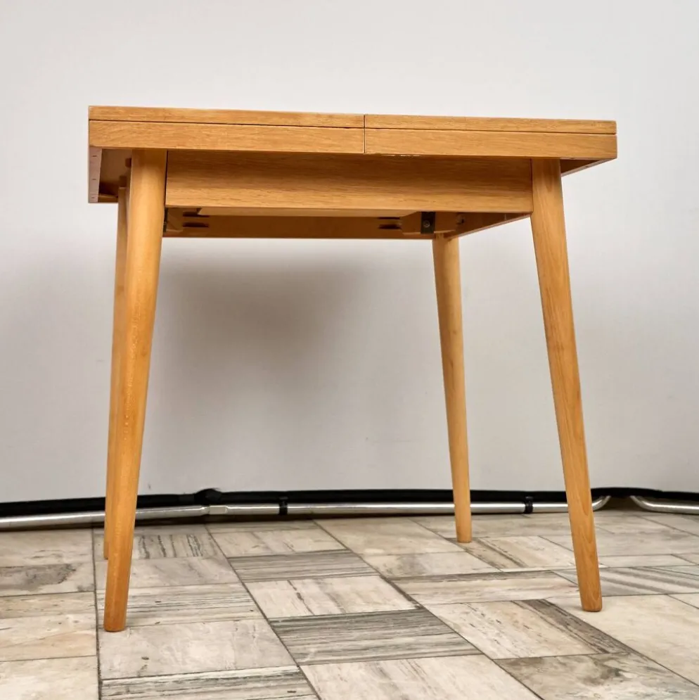 Table à manger extensible en chêne par Jitona, années 1960, Tchécoslovaquie