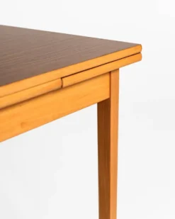 Table à manger extensible en stratifié et hêtre, Suède, années 1950-60.