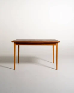 Table à manger extensible en teck et hêtre scandinave, années 1950-60.