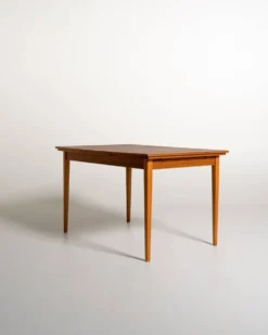 Table à manger extensible en teck et hêtre scandinave, années 1950-60.