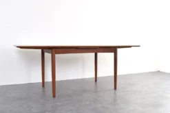 Table à manger extensible en teck danois des années 1960.