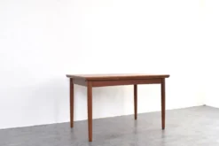 Table à manger extensible en teck danois des années 1960.
