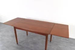 Table à manger extensible en teck danois des années 1960.