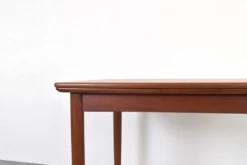 Table à manger extensible en teck danois des années 1960.