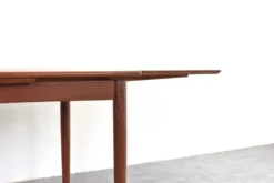 Table à manger extensible en teck danois des années 1960.