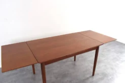 Table à manger extensible en teck danois des années 1960.