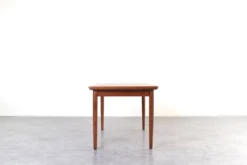 Table à manger extensible en teck danois des années 1960.