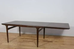 Table à manger extensible en teck de style mid-century conçue par Johannes Andersen pour Uldum Møbelfabrik, Danemark, années 1960.