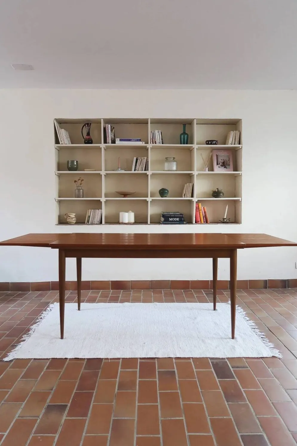 Table à manger extensible en teck, pieds fuseaux, années 60