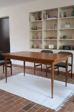 Table à manger extensible en teck, pieds fuseaux, années 60