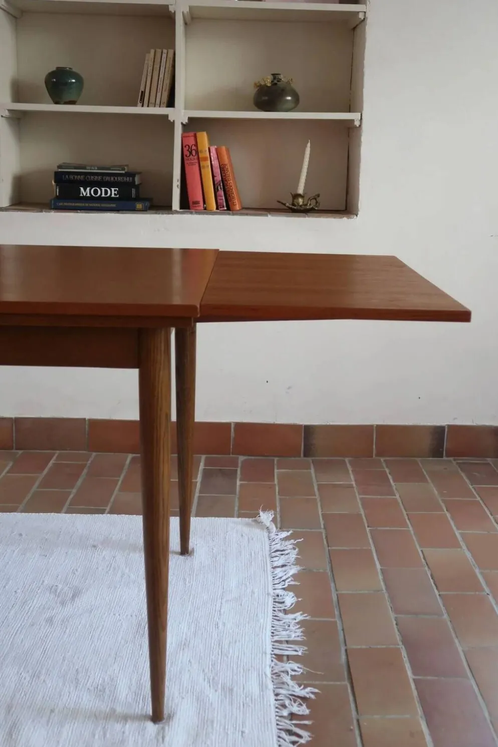 Table à manger extensible en teck, pieds fuseaux, années 60