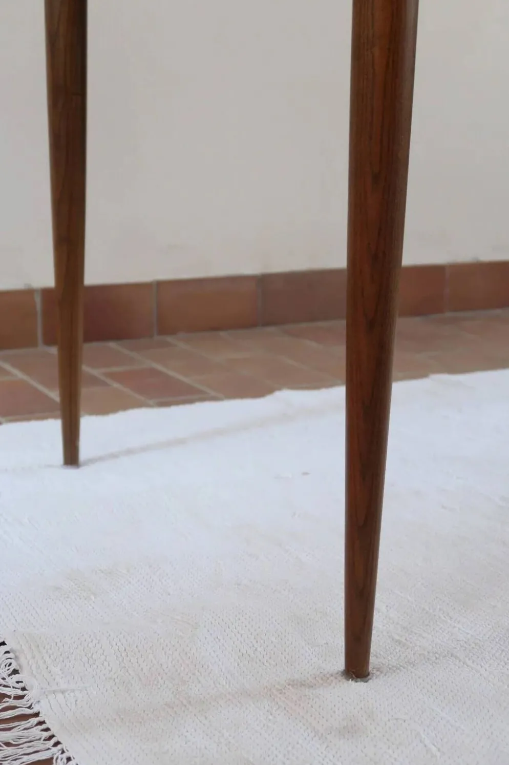 Table à manger extensible en teck, pieds fuseaux, années 60