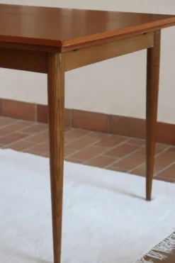 Table à manger extensible en teck, pieds fuseaux, années 60