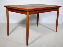 Table à manger extensible en teck des années 1960.