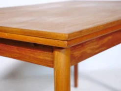 Table à manger extensible en teck des années 1960.