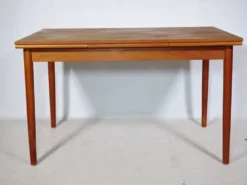 Table à manger extensible en teck des années 1960.