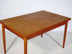 Table à manger extensible en teck des années 1960.