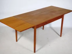 Table à manger extensible en teck des années 1960.