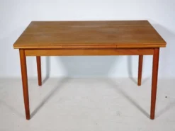 Table à manger extensible en teck des années 1960.