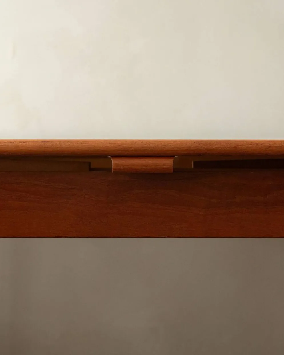 Table à manger extensible en teck moderne danois modèle 24 par Ansager Møbler années 1960.