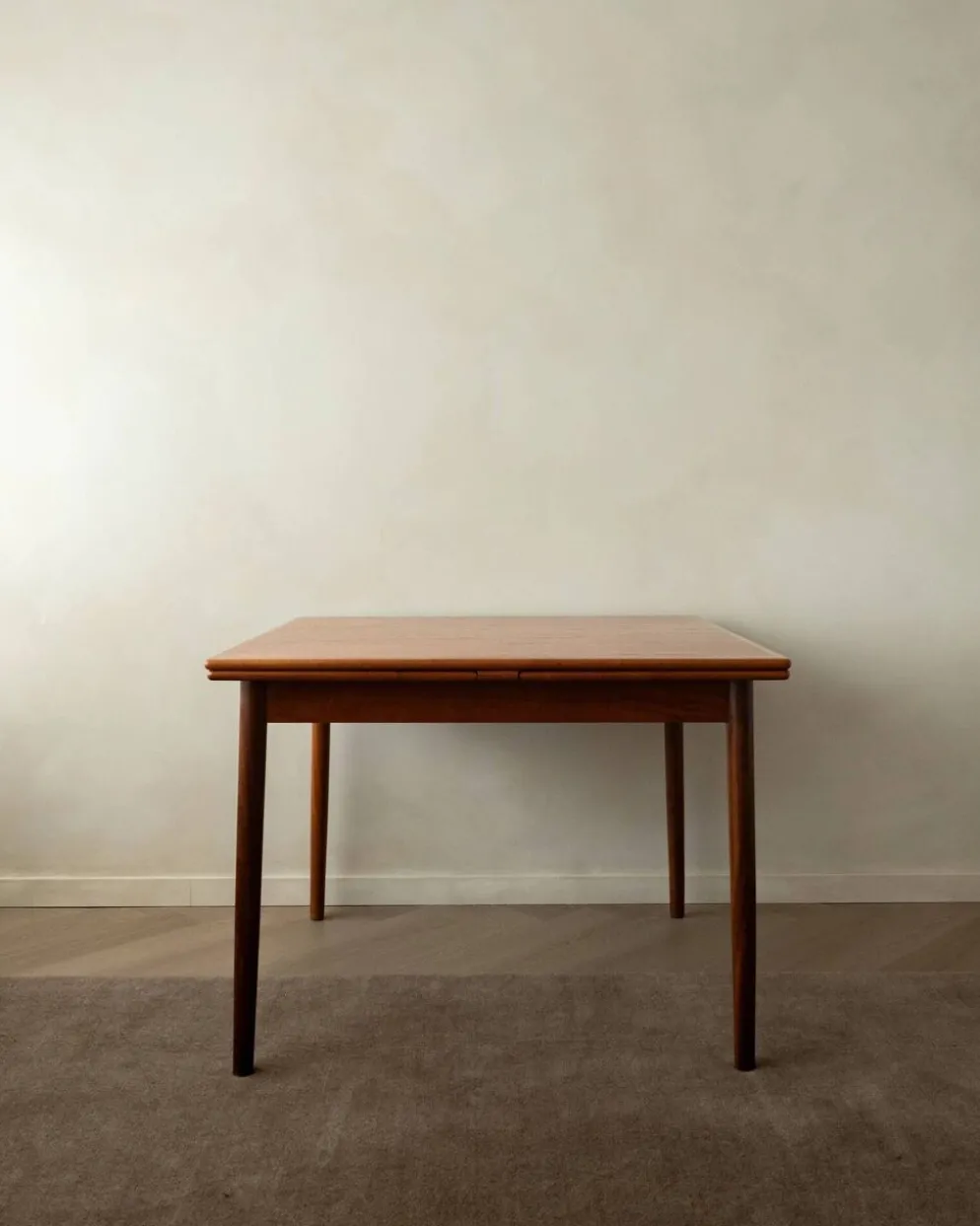 Table à manger extensible en teck moderne danois modèle 24 par Ansager Møbler années 1960.