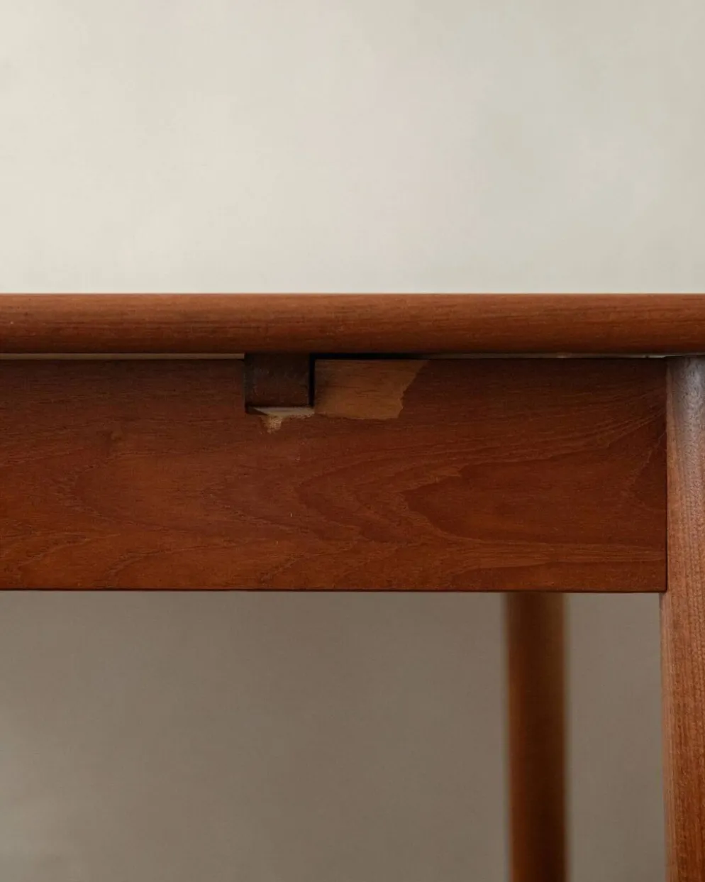 Table à manger extensible en teck moderne danois modèle 24 par Ansager Møbler années 1960.