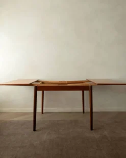 Table à manger extensible en teck moderne danois modèle 24 par Ansager Møbler années 1960.
