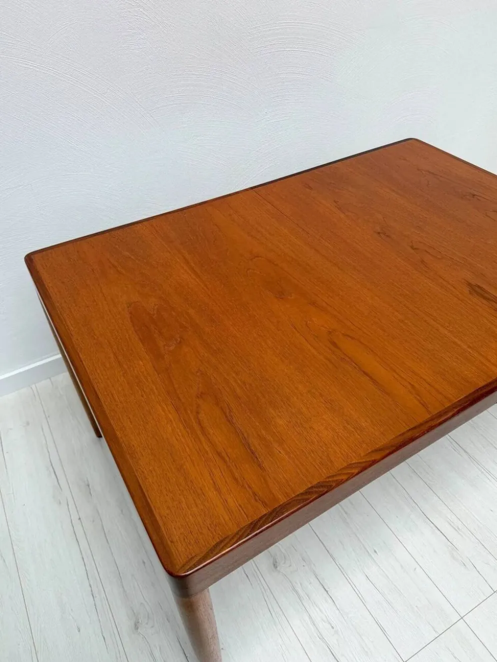Table à manger extensible en teck danois vintage des années 1960.