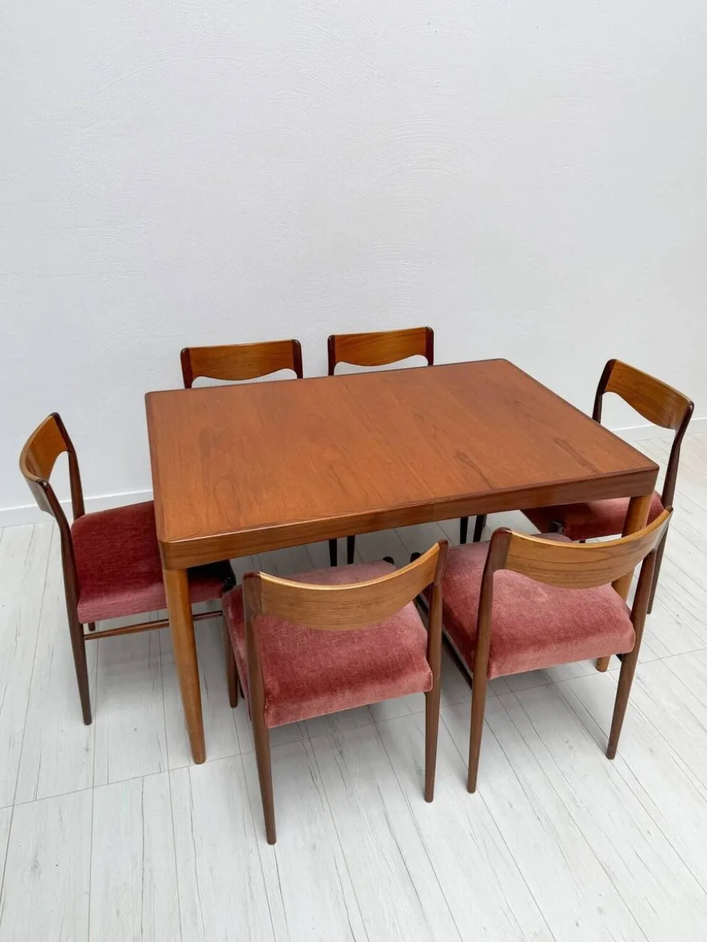 Table à manger extensible en teck danois vintage des années 1960.