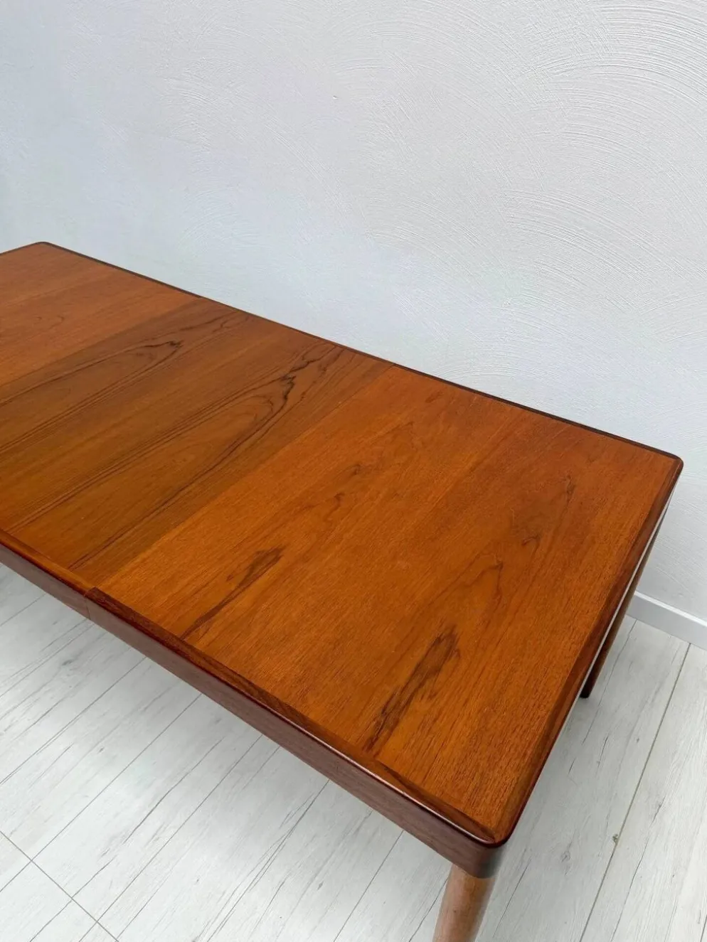 Table à manger extensible en teck danois vintage des années 1960.