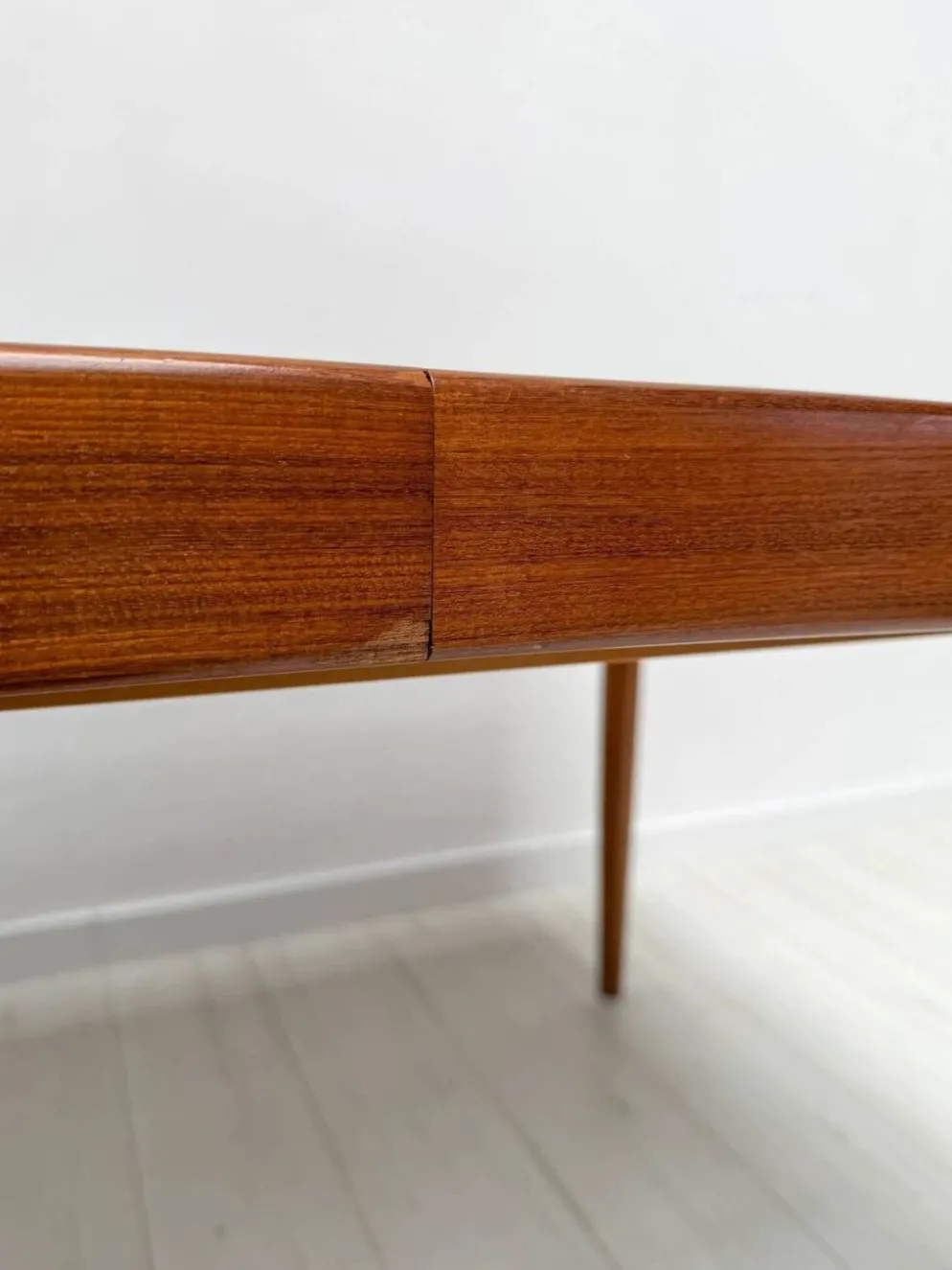 Table à manger extensible en teck danois vintage des années 1960.