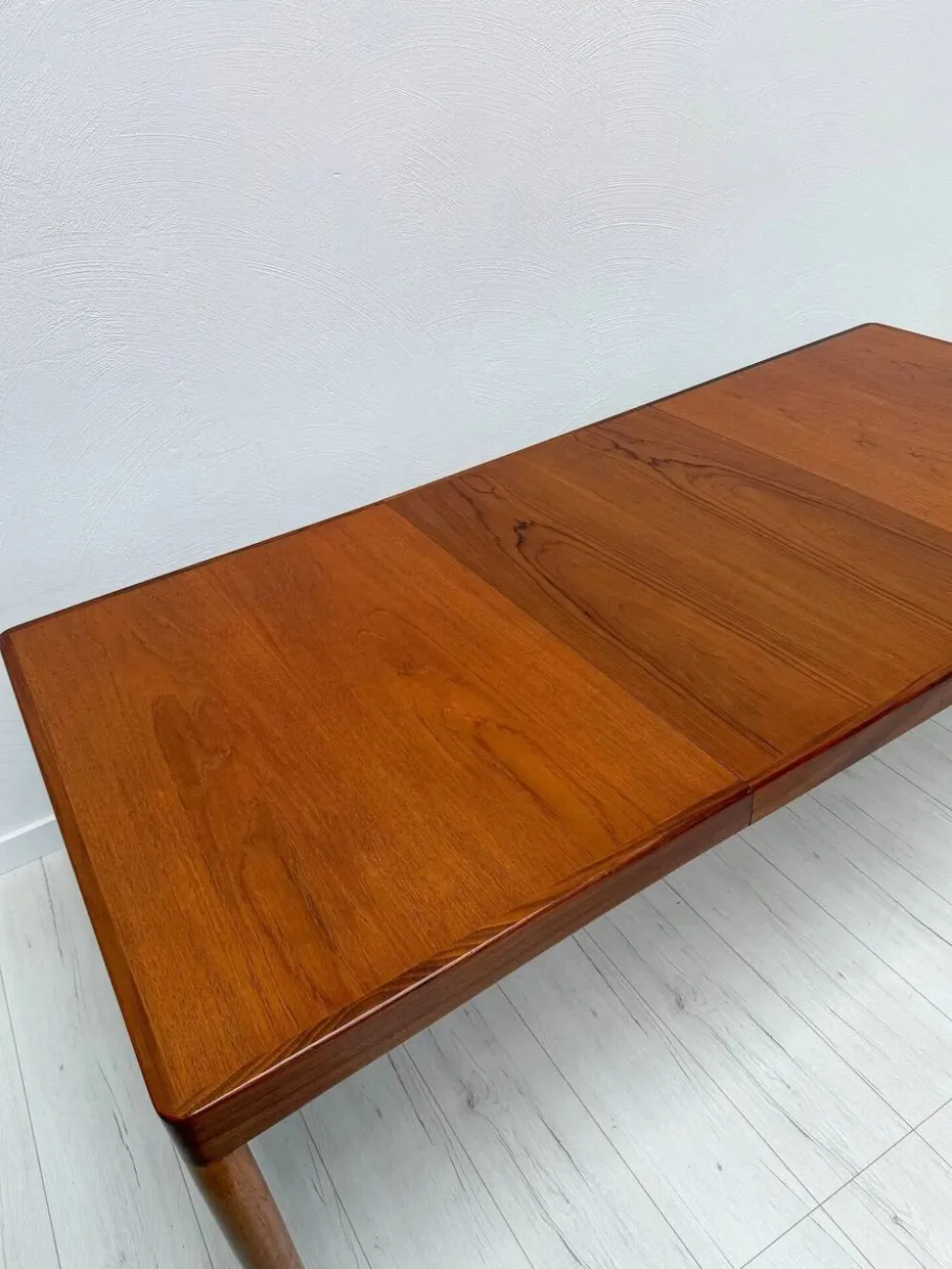 Table à manger extensible en teck danois vintage des années 1960.