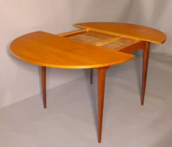 Table à manger extensible en teck circulaire italienne, années 1960