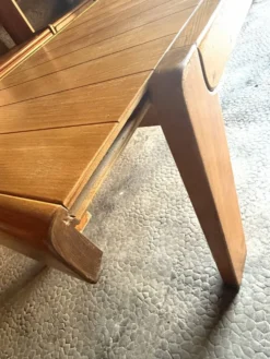 Table à manger extensible Maison Regain en bois d'orme massif