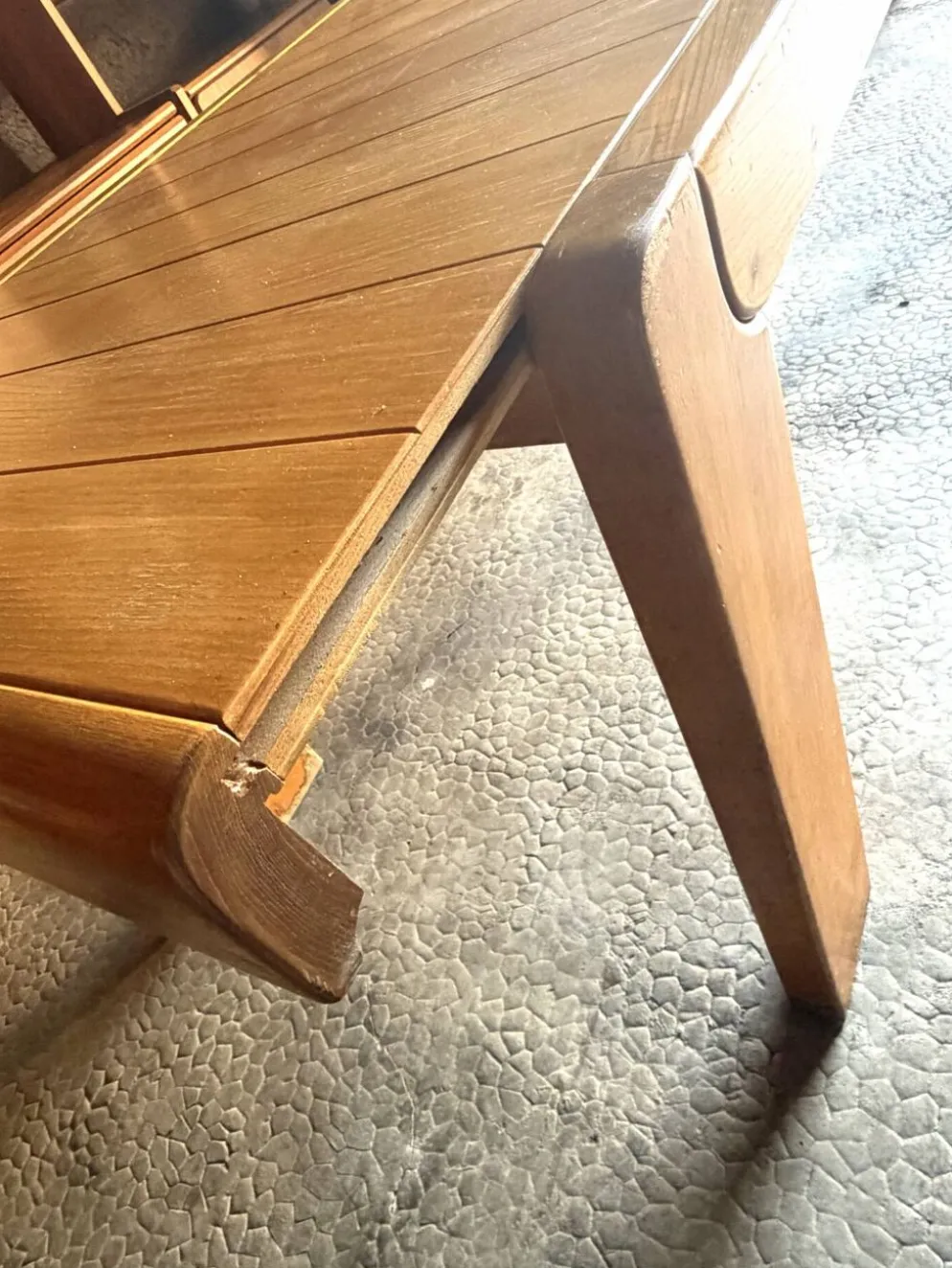 Table à manger extensible Maison Regain en bois d'orme massif