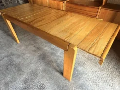 Table à manger extensible Maison Regain en bois d'orme massif