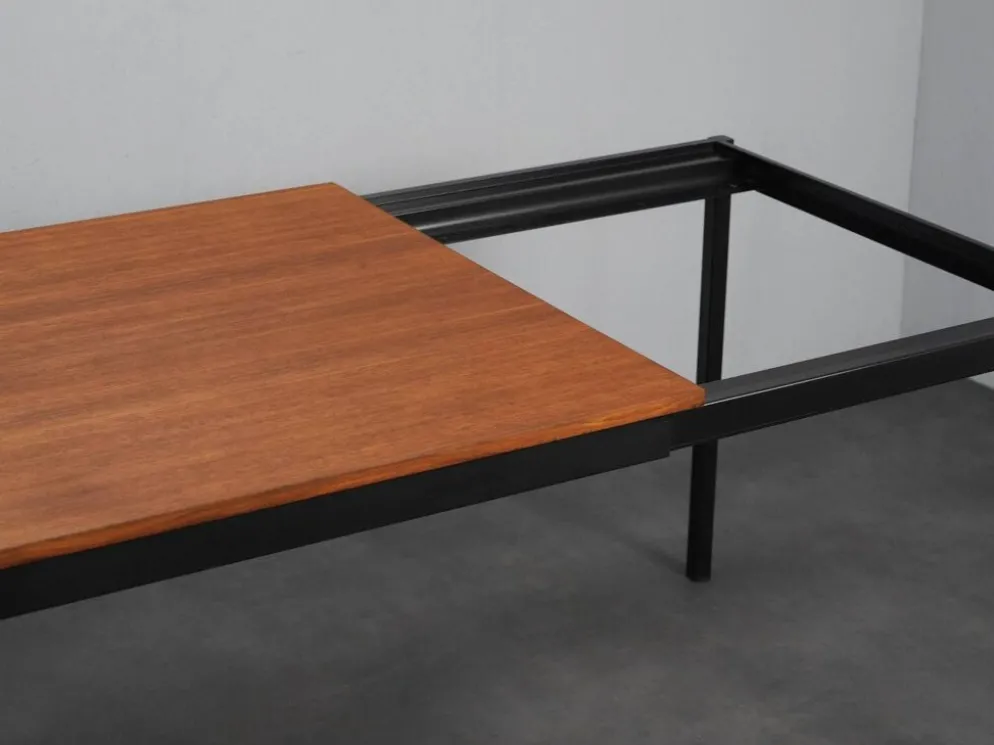 Table à manger extensible modèle 3707 par Gispen, Pays-Bas, années 1960.
