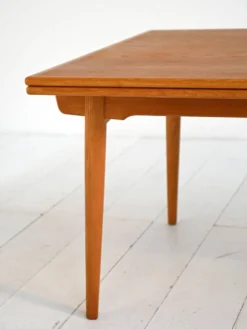 Table à manger extensible modèle “AT 312” par Hans J. Wegner
