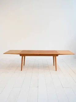 Table à manger extensible modèle “AT 312” par Hans J. Wegner