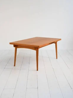 Table à manger extensible modèle “AT 312” par Hans J. Wegner