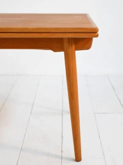 Table à manger extensible modèle “AT 312” par Hans J. Wegner