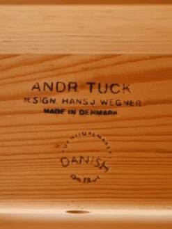 Table à manger extensible modèle “AT 312” par Hans J. Wegner