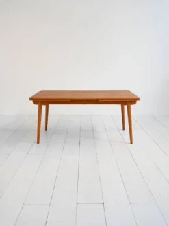 Table à manger extensible modèle “AT 312” par Hans J. Wegner