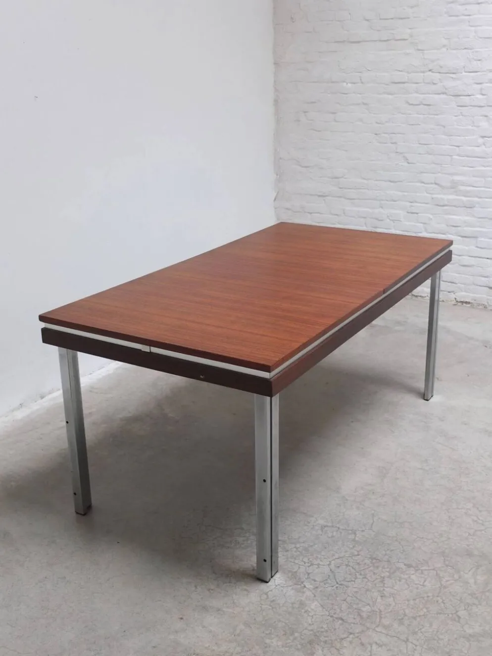 Table à manger extensible par Roger De Winter pour E.M.Y., années 1960.