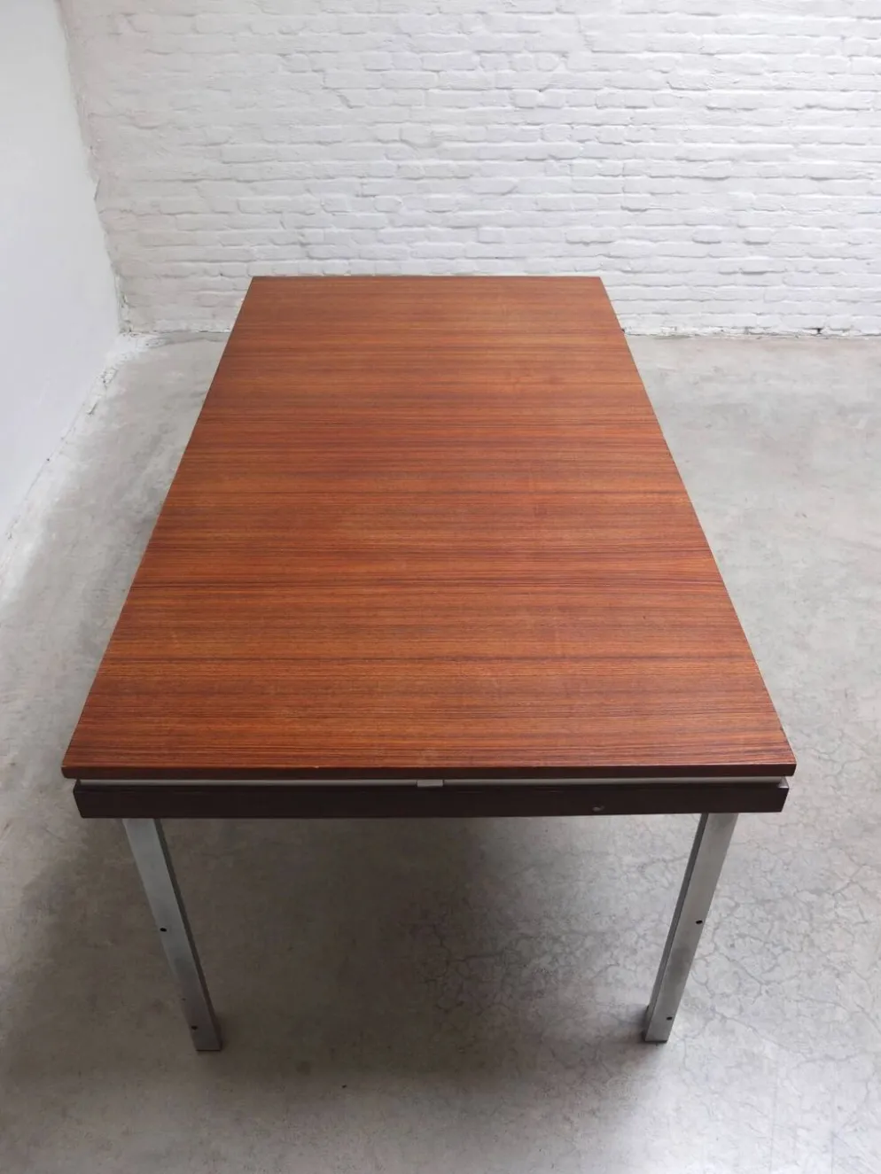 Table à manger extensible par Roger De Winter pour E.M.Y., années 1960.