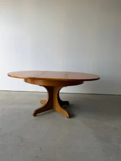 Table à manger extensible ronde à piètement en croix