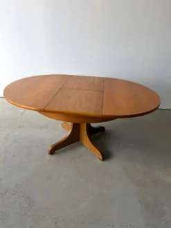 Table à manger extensible ronde à piètement en croix