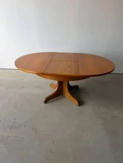 Table à manger extensible ronde à piètement en croix