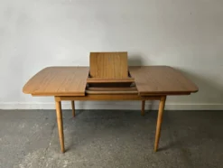 Table à manger extensible Schreiber Mid Century en Formica avec pieds en hêtre des années 1960-70.